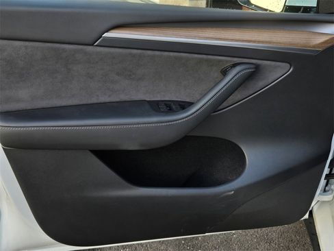 Used 2023 Tesla Model Y 2WD image 10