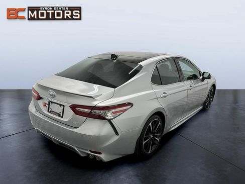 Used 2018 Toyota Camry XSE image 6