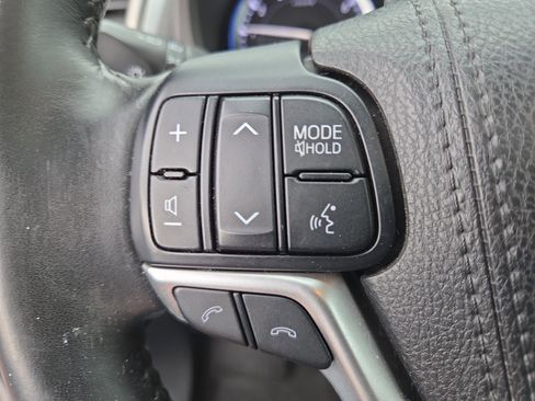 Used 2017 Toyota Highlander Limited AWD/4WD image 28