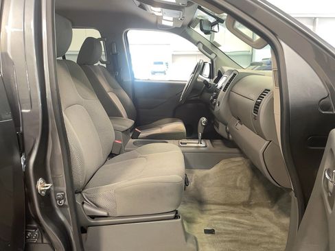 Used 2017 Nissan Frontier SV w/ SV Value Truck Package AWD/4WD image 17