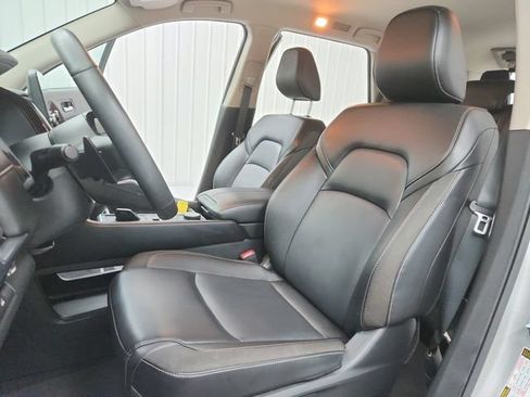 Used 2025 Nissan Pathfinder SL AWD/4WD image 19