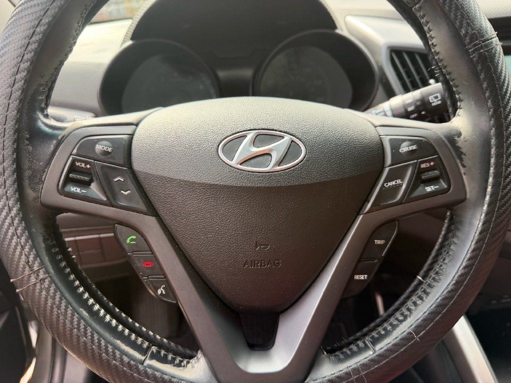 Used 2014 Hyundai Veloster Turbo R-Spec FWD image 11