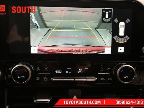 Used 2023 Toyota Highlander Limited AWD/4WD image 19