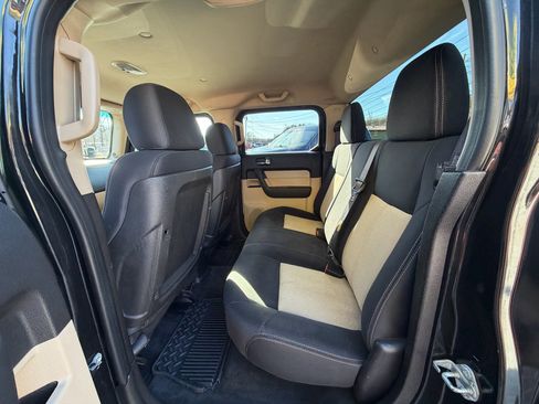 Used 2009 HUMMER H3T Adventure image 11