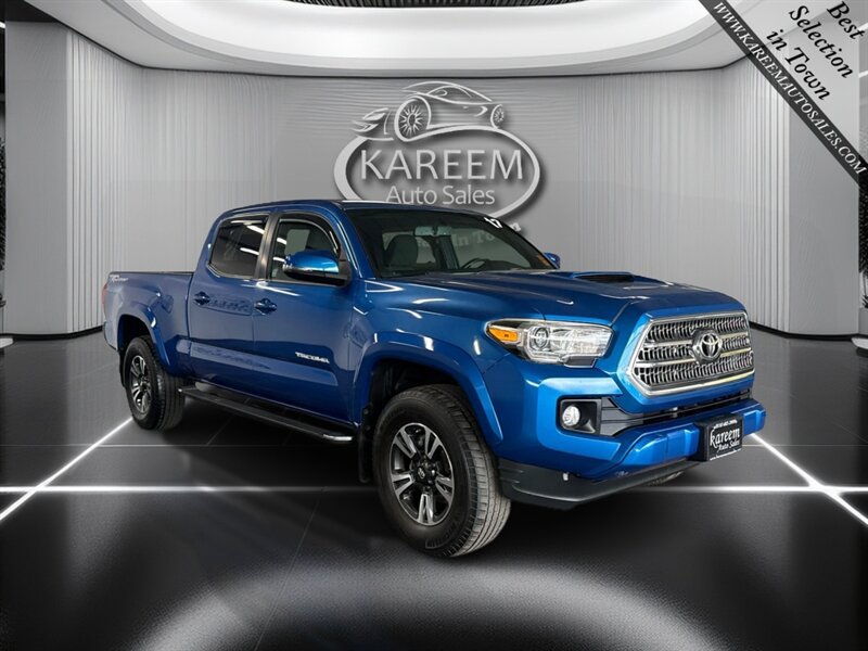 Used 2017 Toyota Tacoma TRD Sport w/ Tow Package RWD image 3