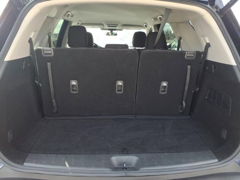 Used 2025 Nissan Pathfinder SV image 18