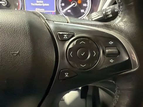 Used 2020 Buick Enclave Essence FWD image 11