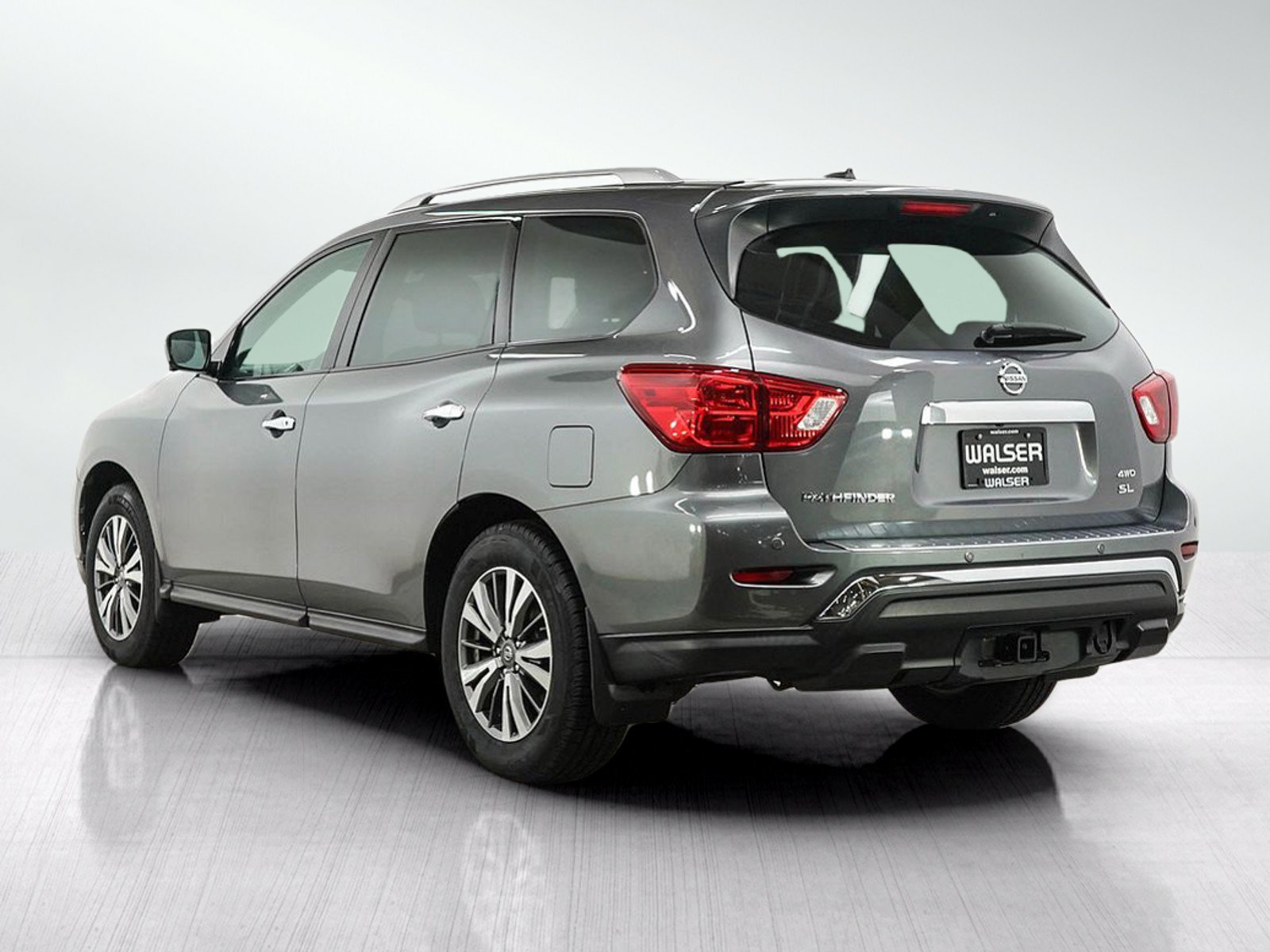 Used 2017 Nissan Pathfinder SL w/ SL Tech Package AWD/4WD image 3