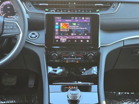 New 2025 Jeep Grand Cherokee Laredo X w/ Luxury Tech Group I image 32