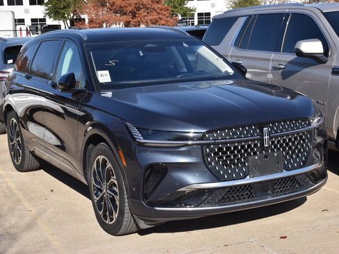 Used 2024 Lincoln Nautilus Reserve w/ Equipment Group 203A image 4