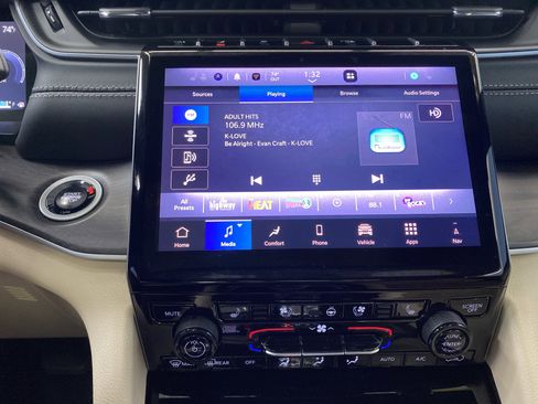 Certified 2025 Jeep Grand Cherokee Limited w/ Luxury Tech Group II image 17