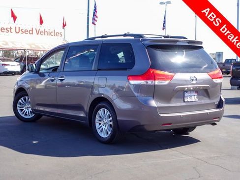 Used 2014 Toyota Sienna XLE image 10