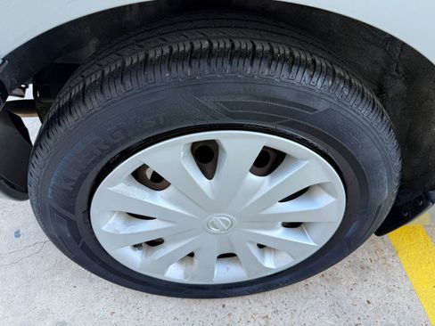 Used 2015 Nissan Versa Note SV image 39