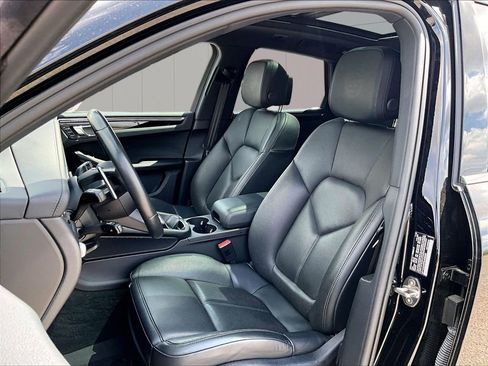 Certified 2024 Porsche Macan Turbo AWD/4WD image 5