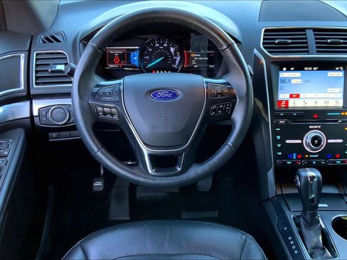 Used 2018 Ford Explorer Limited image 6