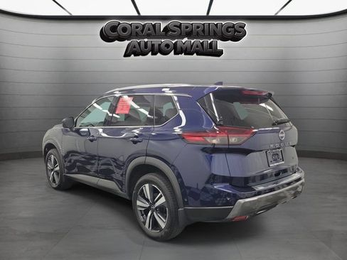Certified 2025 Nissan Rogue SL FWD image 4
