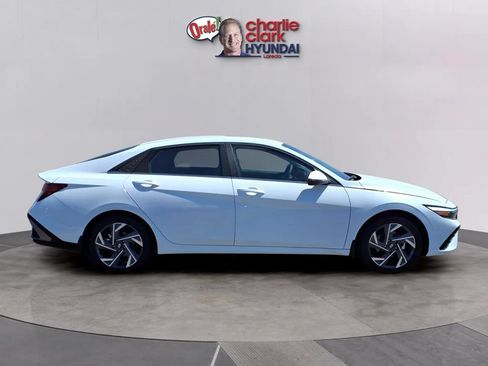 New 2026 Hyundai Elantra Limited FWD image 5