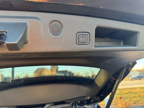 Used 2022 Chevrolet Equinox LT w/ Driver Convenience Package image 28