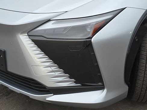 Used 2023 Lexus RZ 450e Premium image 34