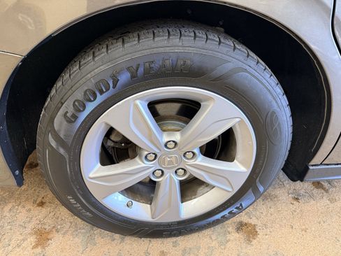 Used 2019 Honda Odyssey EX image 9