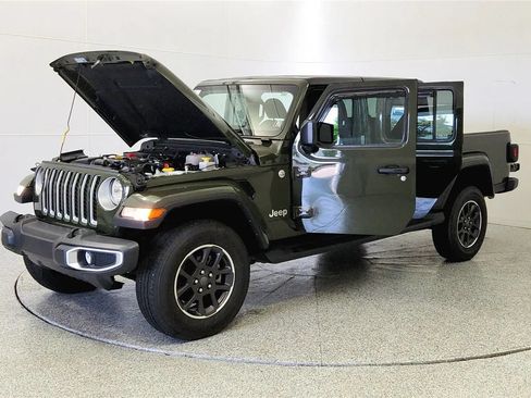 Used 2023 Jeep Gladiator Overland w/ Cold Weather Group AWD/4WD image 11