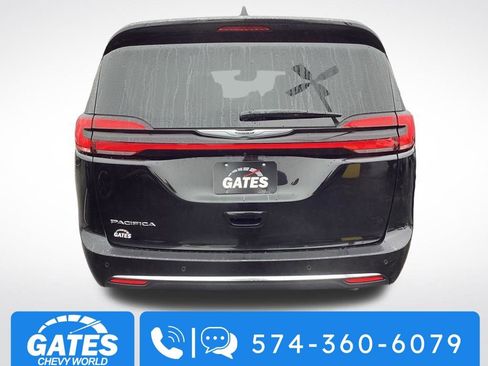 Used 2024 Chrysler Pacifica Touring-L image 8