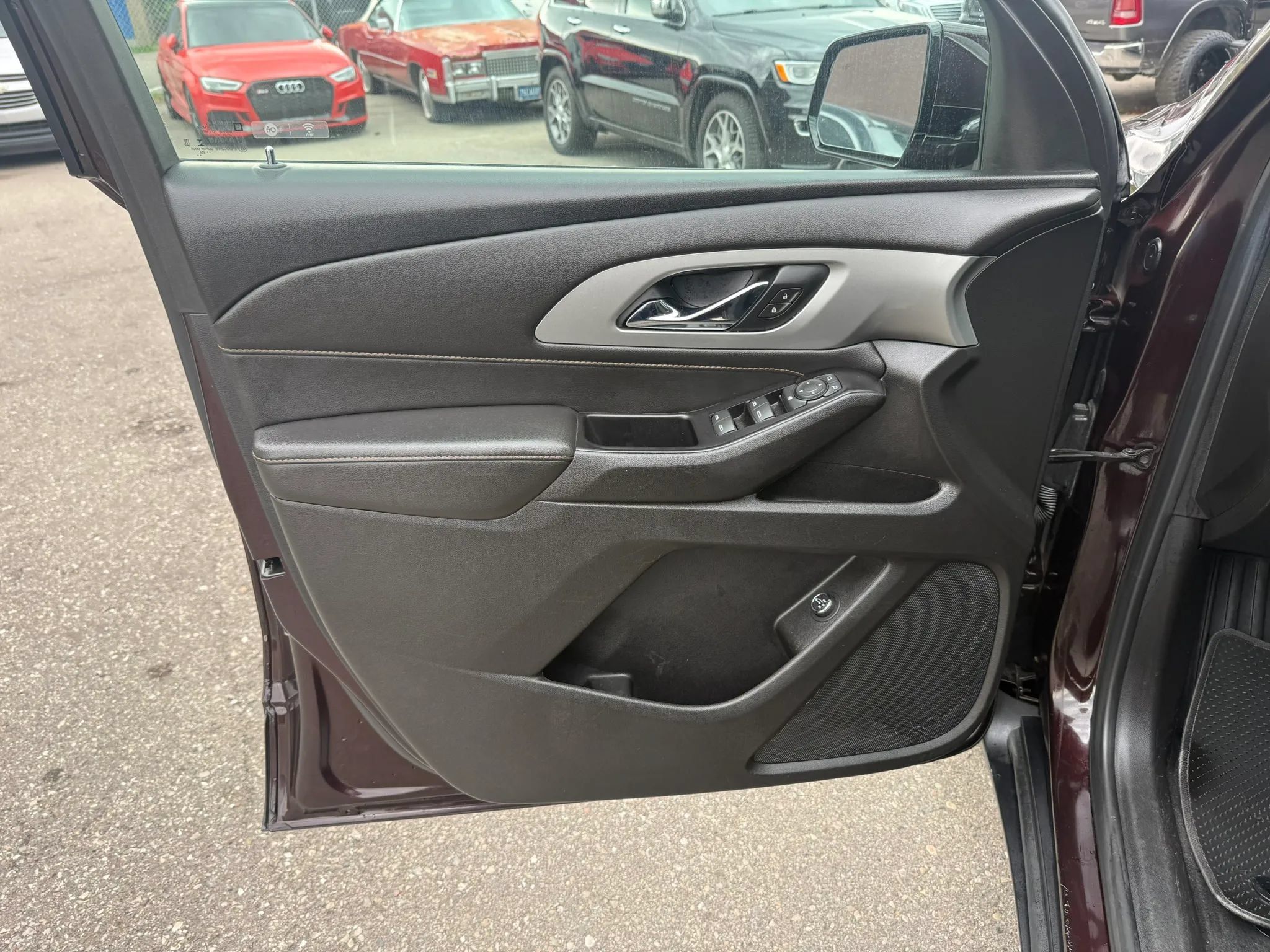 Used 2020 Chevrolet Traverse LT FWD image 18