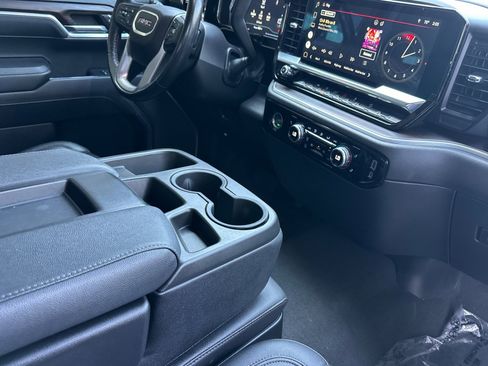 Used 2022 GMC Sierra 1500 SLT w/ X31 Off-Road Package image 18