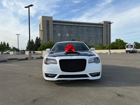 Used 2013 Chrysler 300 S RWD image 3