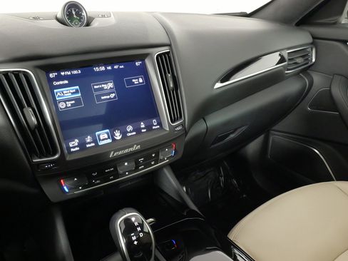 Used 2018 Maserati Levante image 45