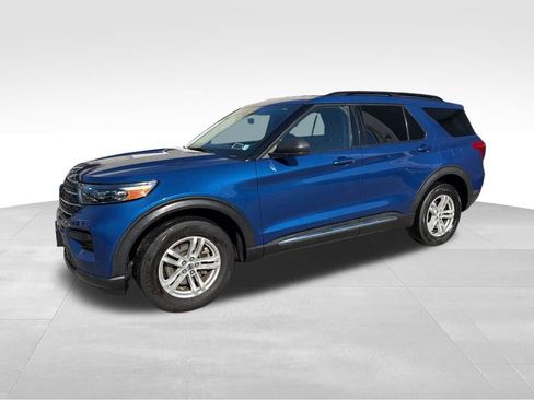 Used 2022 Ford Explorer XLT image 2
