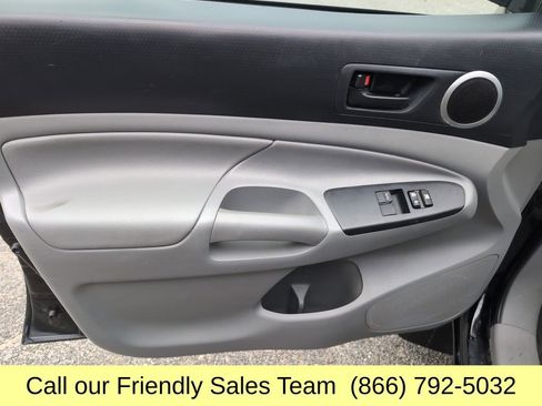 Used 2013 Toyota Tacoma 4x4 Access Cab w/ SR5 Pkg image 12