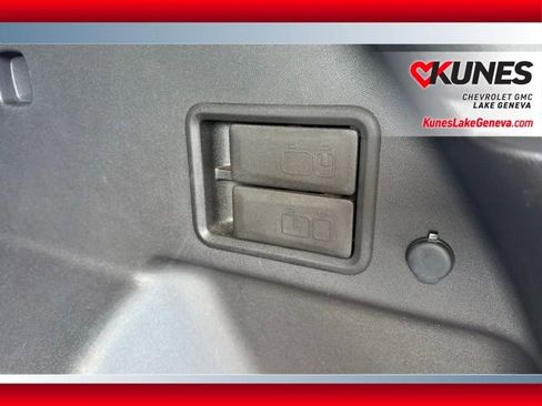 Used 2024 GMC Terrain SLT image 26