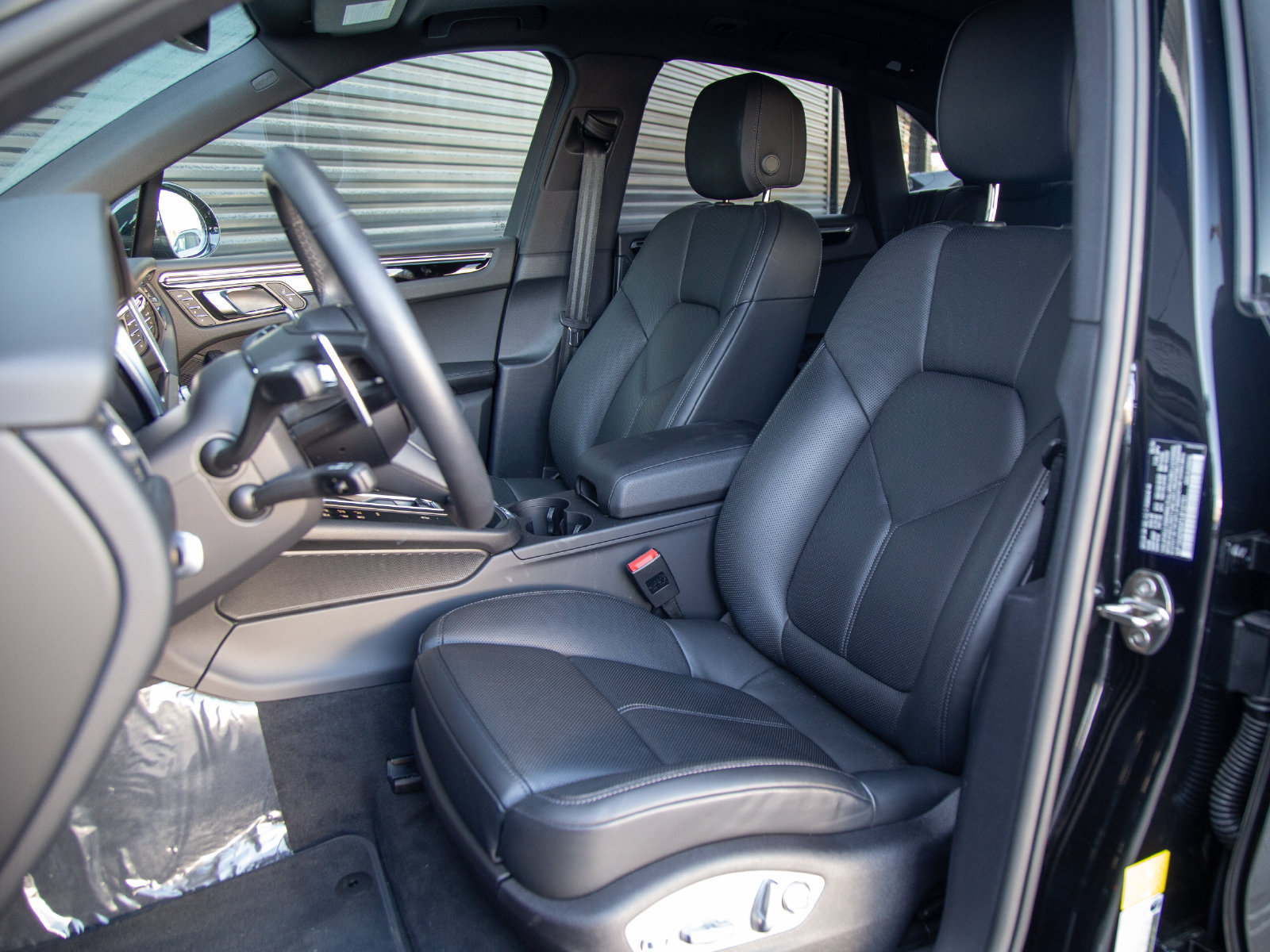 Certified 2026 Porsche Macan AWD/4WD image 5