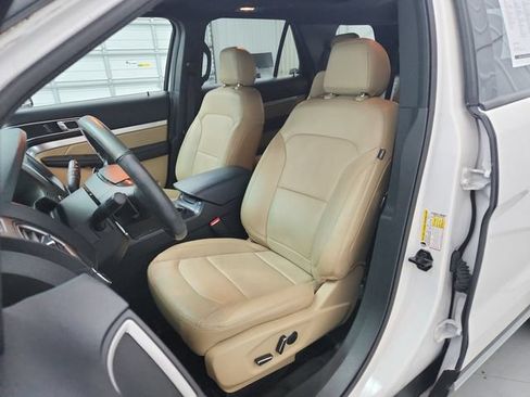 Used 2017 Ford Explorer XLT w/ Equipment Group 202A FWD image 18