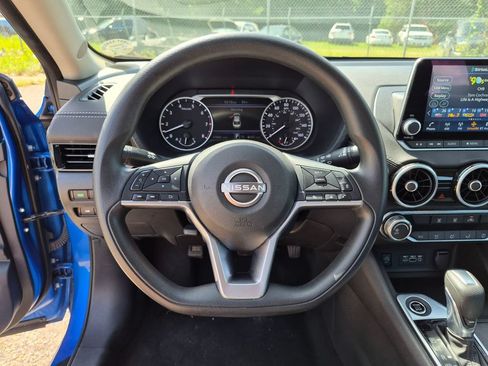 Used 2024 Nissan Sentra SV FWD image 30