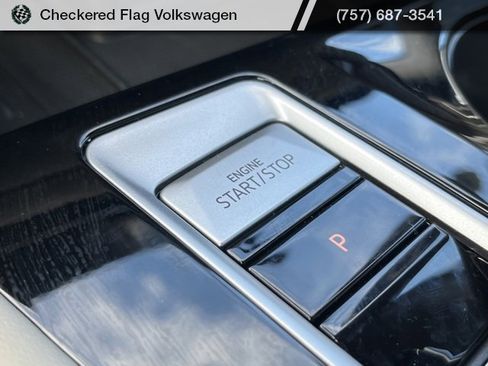 Used 2025 Volkswagen Atlas SE image 43