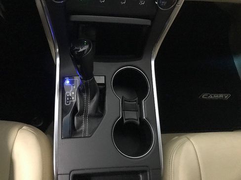 Used 2016 Toyota Camry LE image 28