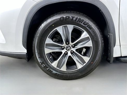 Used 2023 Toyota Highlander XLE image 15