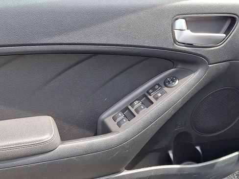 Used 2017 Kia Forte LX image 11
