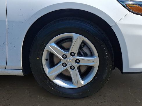 Used 2023 Chevrolet Malibu LS FWD image 9
