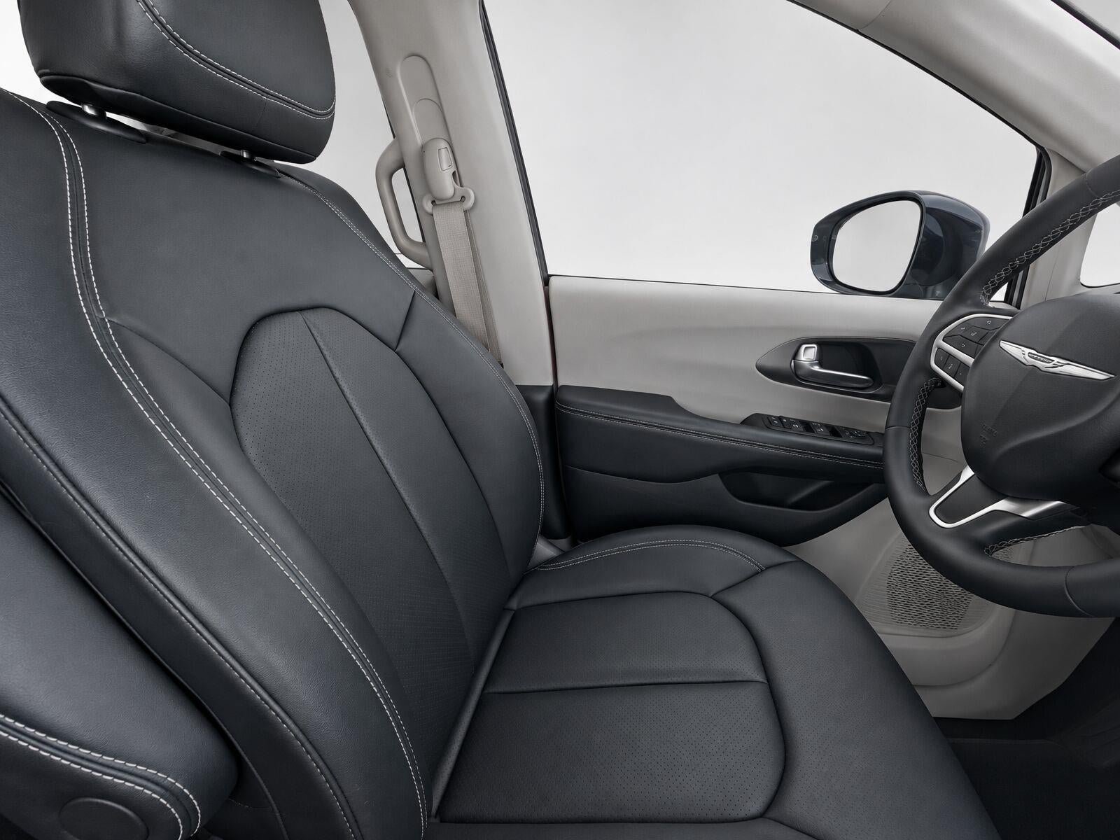 Used 2024 Chrysler Pacifica Touring-L FWD image 17