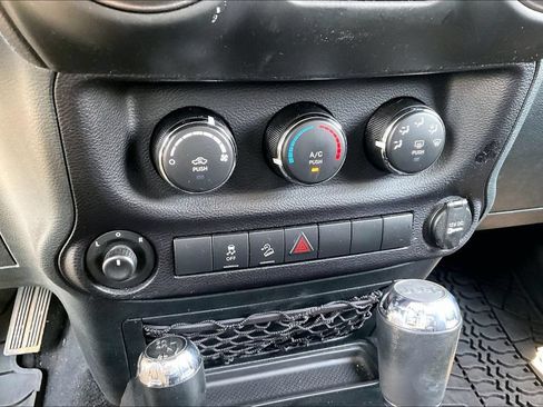 Used 2018 Jeep Wrangler Sport AWD/4WD image 14