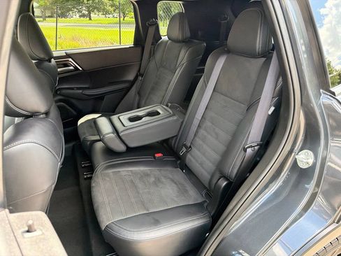 Used 2024 Mitsubishi Outlander SE AWD/4WD image 19