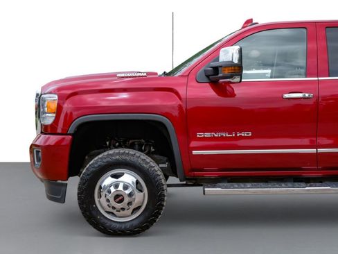 Used 2019 GMC Sierra 3500 Denali w/ Duramax Plus Package AWD/4WD image 10