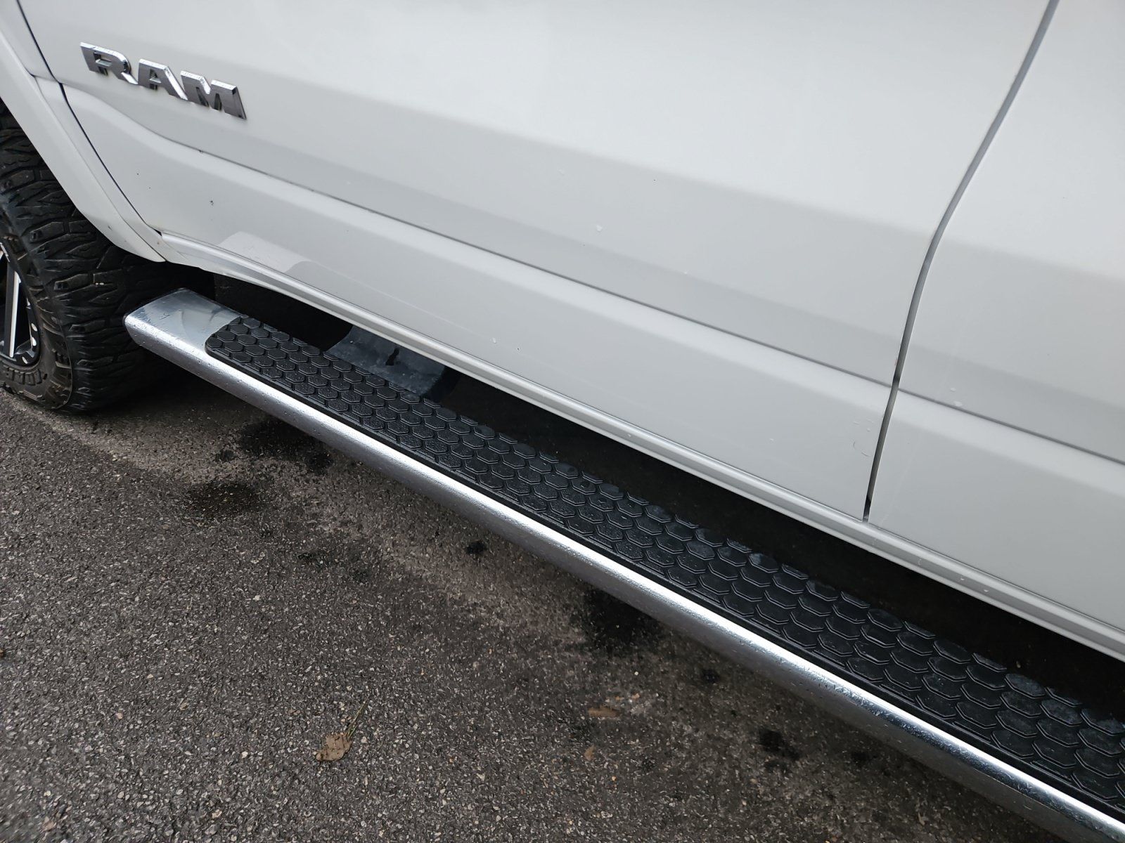 Used 2019 RAM 1500 Laramie RWD image 18