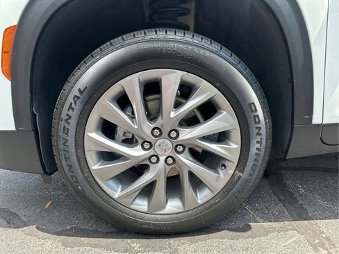 Used 2025 Buick Enclave Preferred AWD/4WD image 24