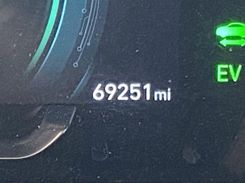 Used 2020 Hyundai Ioniq Limited image 25