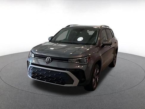Used 2026 Volkswagen Taos SE AWD/4WD image 3