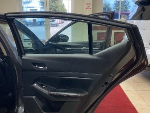 Used 2023 Nissan Altima 2.5 SR FWD image 10